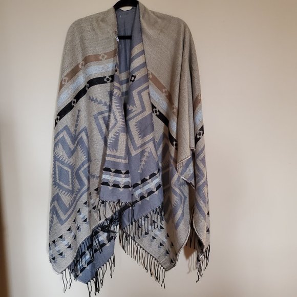 Woven Heart | Jackets & Coats | Woven Heart Reversible Aztec Shawl Size ...